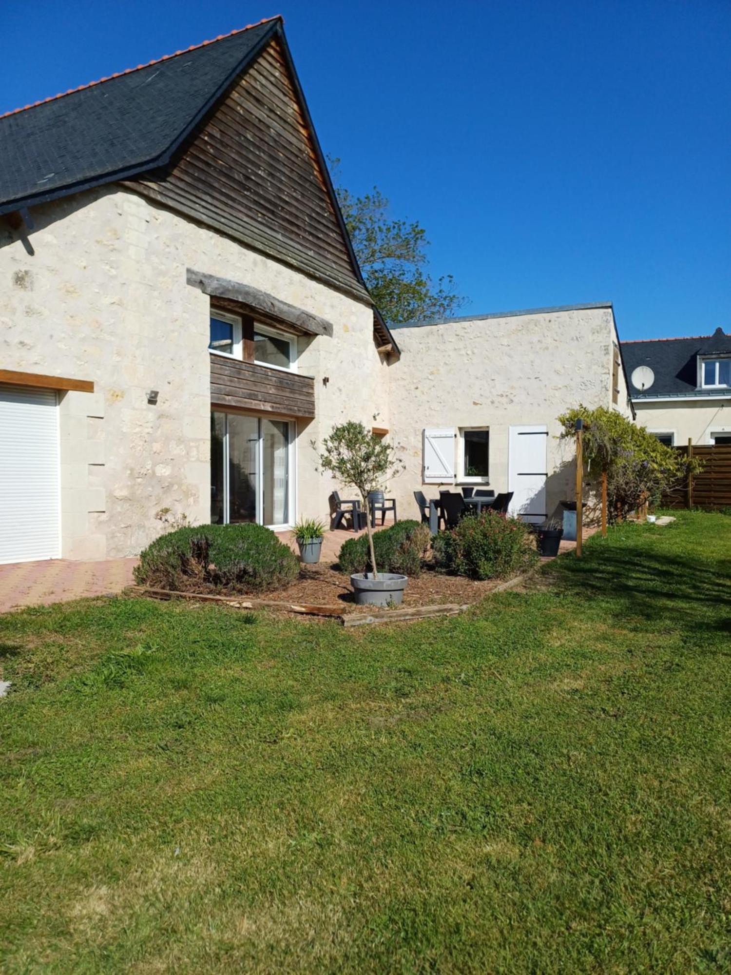Bed and Breakfast La Grange Des Roisnes à Longué Extérieur photo